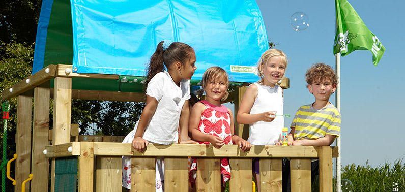 Jungle Gym Speeltoren en Speeltoestel met spelende kinderen